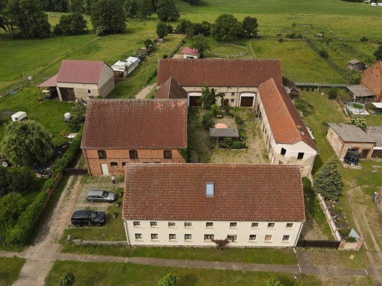 PFERDEHOF STUTZ St�denitz- Sch�nermark Haus Toller Resthof mit 5 WE und Pferdestall